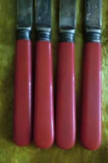 ENGLAND SET OF 4 SMALL KNIVES RED KNIFE EPNS  