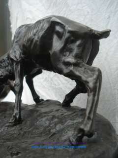 Bronze statue sculpture Deer fighting violent temper  