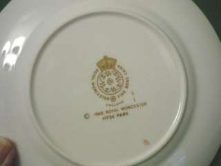   Worcester England Hyde Park Bone China 6 Side Bread Plate Gold White