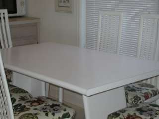 WHITE FORMICA KITCHEN TABLE WITH 6 WHITE METAL CHAIRS~VERY GOOD 