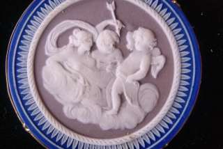 Amulett WEDGWOOD est. 1770, Venus chides young Cupid, Gold Setting 