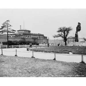  1920 photo Aquarium and statue of Verrazzano, Battery Park 