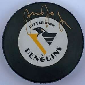  Autographed Jaromir Jagr Hockey Puck   w COA   Autographed 