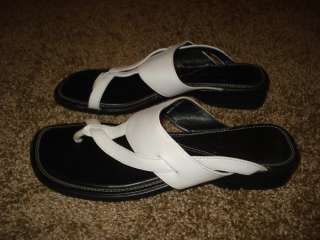 NICE Clarks womens black and white leather strappy sandals 6 M 6M 