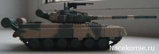 72 T 80 Soviet Tank Die Cast model & Magazine 3 Russian FABBRI 