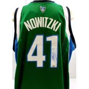  Signed Dirk Nowitzki Green Jersey   Autographed NBA 