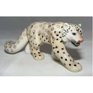  SNOW LEOPARD strolls BIG CAT FIGURINE NEW Porcelain KLIMA 