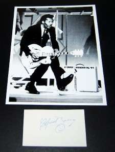 TRUE PIONEER OF ROCK N ROLL CHUCK BERRY SIGNED CARD AND GREAT PRINT 