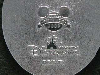   this collection include 15 disney characters mickey minnie donald