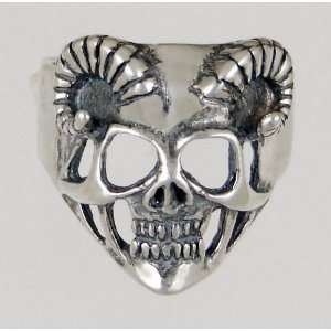  A Impressive Sterling Silver Skull with Horns Ring 