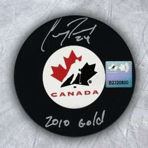 COREY PERRY Team Canada SIGNED Hockey Puck w 2010 Gold Note