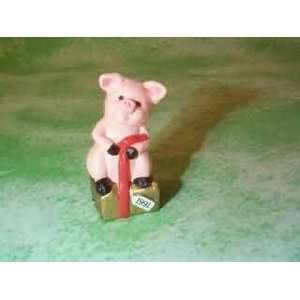  MERRY MINIATURE   GIFT BRINGER   PIG ON PACKAGE