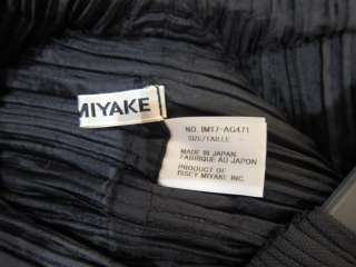 NWOT ISSEY MIYAKE BLACK PLEATED BUCKET BAG  