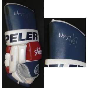 Wayne Gretzky Autographed New York Rangers Glove with Upper Deck 