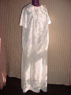 Vintage Summer Robe Bathrobe White with Flowers by MW J C Penney 