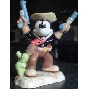 Disney Mickey Mouse   Royal Doultin Two Gun Mickey Limited Edtion 1000 