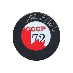   Ellis autographed Hockey Puck (Team Canada 1972)