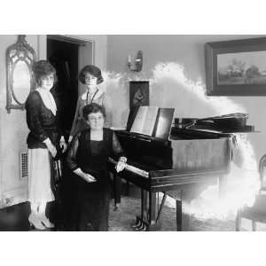  1921 photo Mrs. Howard Sutherland & daughters, 8/22/21 