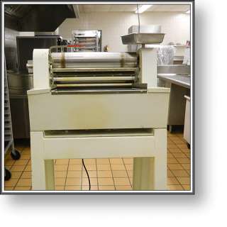 Condition This dough sheeter is in good working condition.