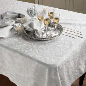    Holiday Damask Round Tablecloth   90in Round